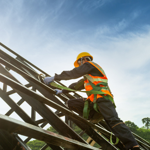 Notre histoire — équipe de couvreurs au travail
